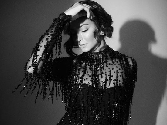 Fantastic Krithi Kharbanda In Retro Look